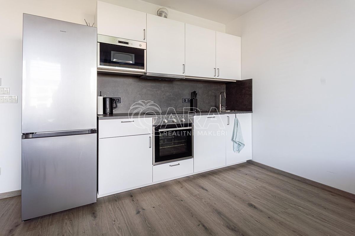 Pronájem bytu 1+kk 33 m² – fotografie 4