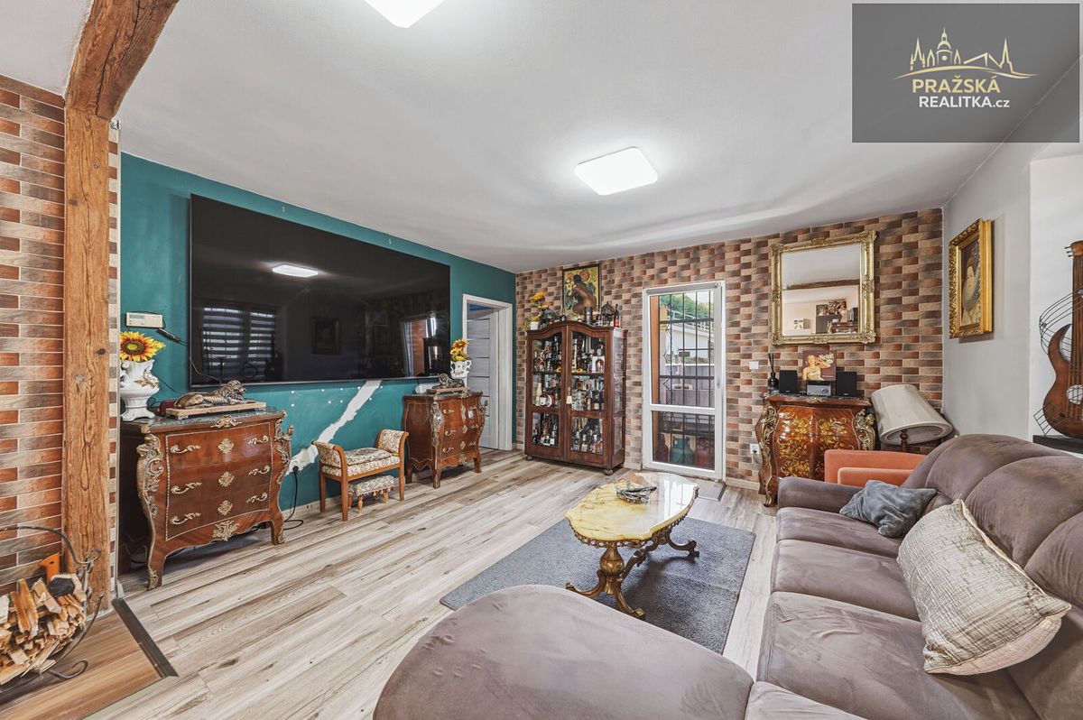 Prodej rodinného domu 248 m², pozemek 1562 m² – fotografie 3