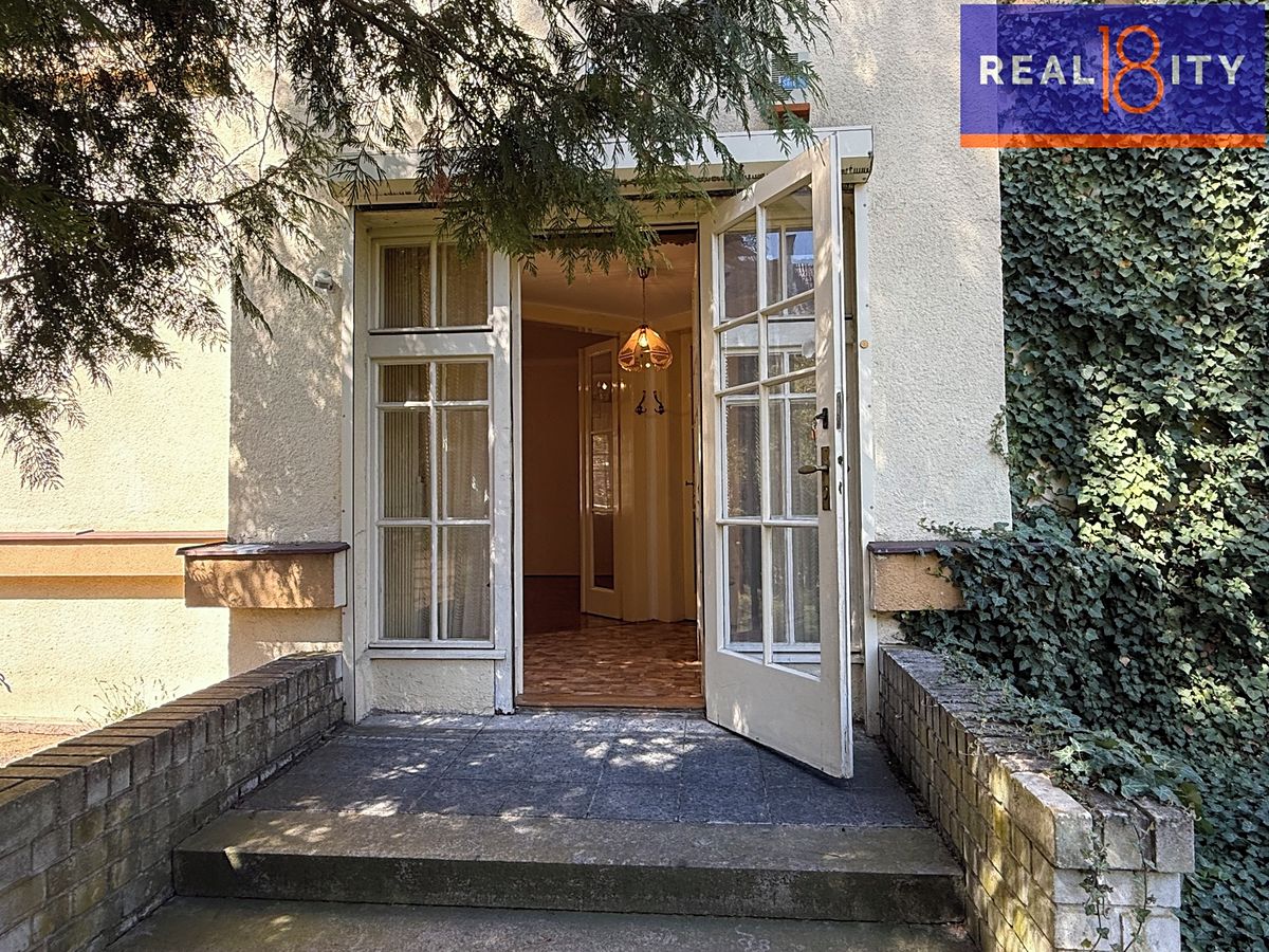 Prodej vily 528 m², pozemek 985 m² – fotografie 3