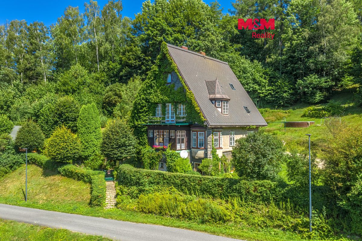 Prodej rodinného domu 450 m², pozemek 4250 m²
