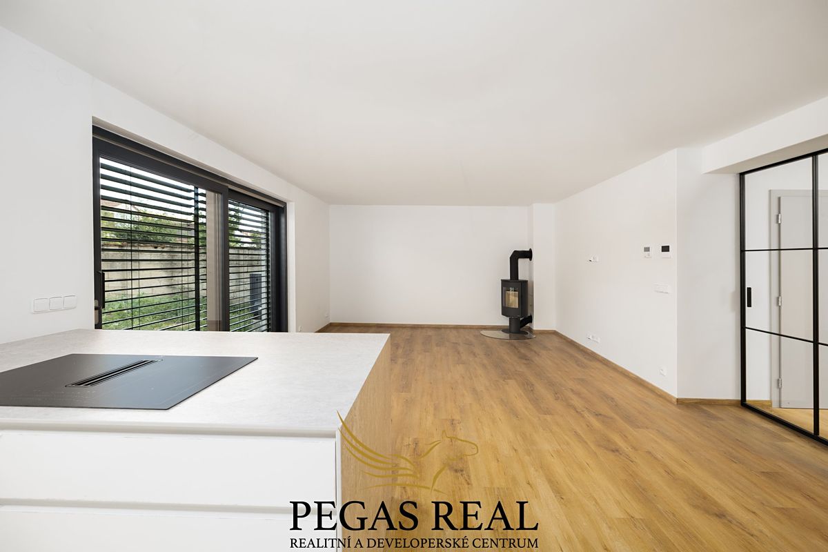 Prodej rodinného domu 196 m², pozemek 268 m² – fotografie 4
