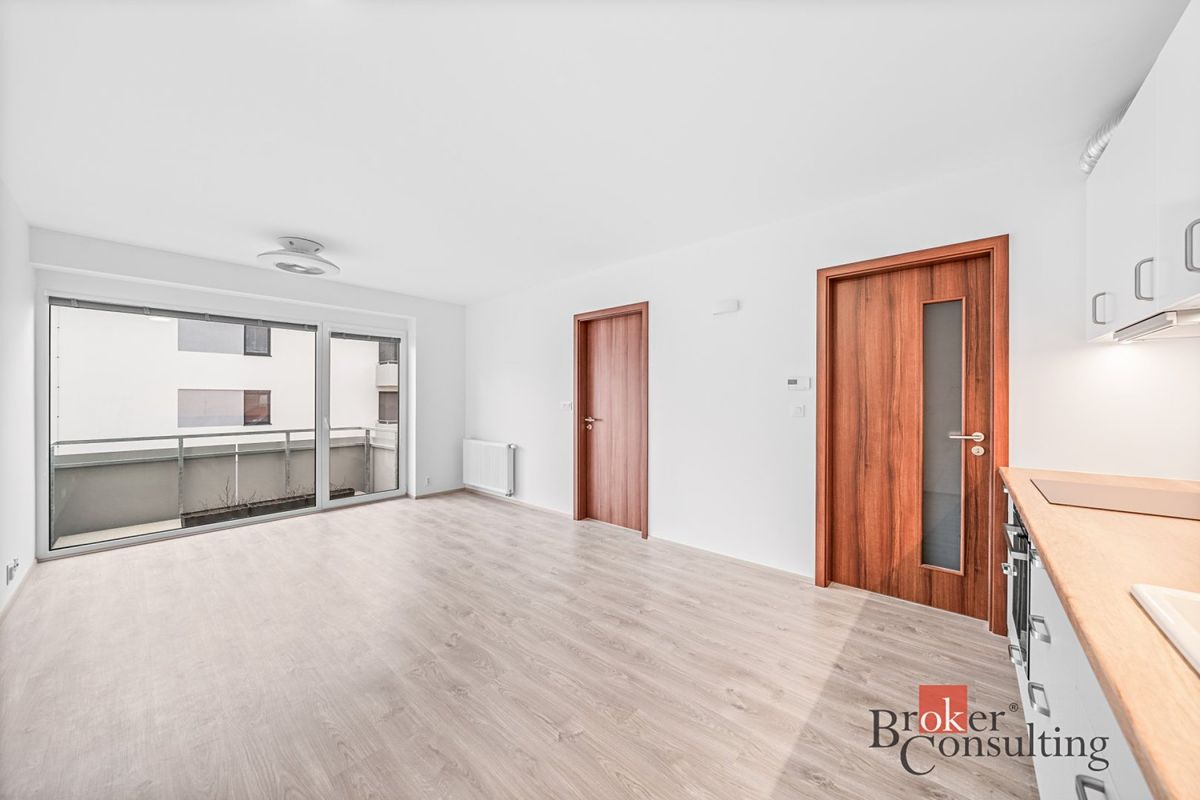 Pronájem bytu 2+kk 56 m² – fotografie 3