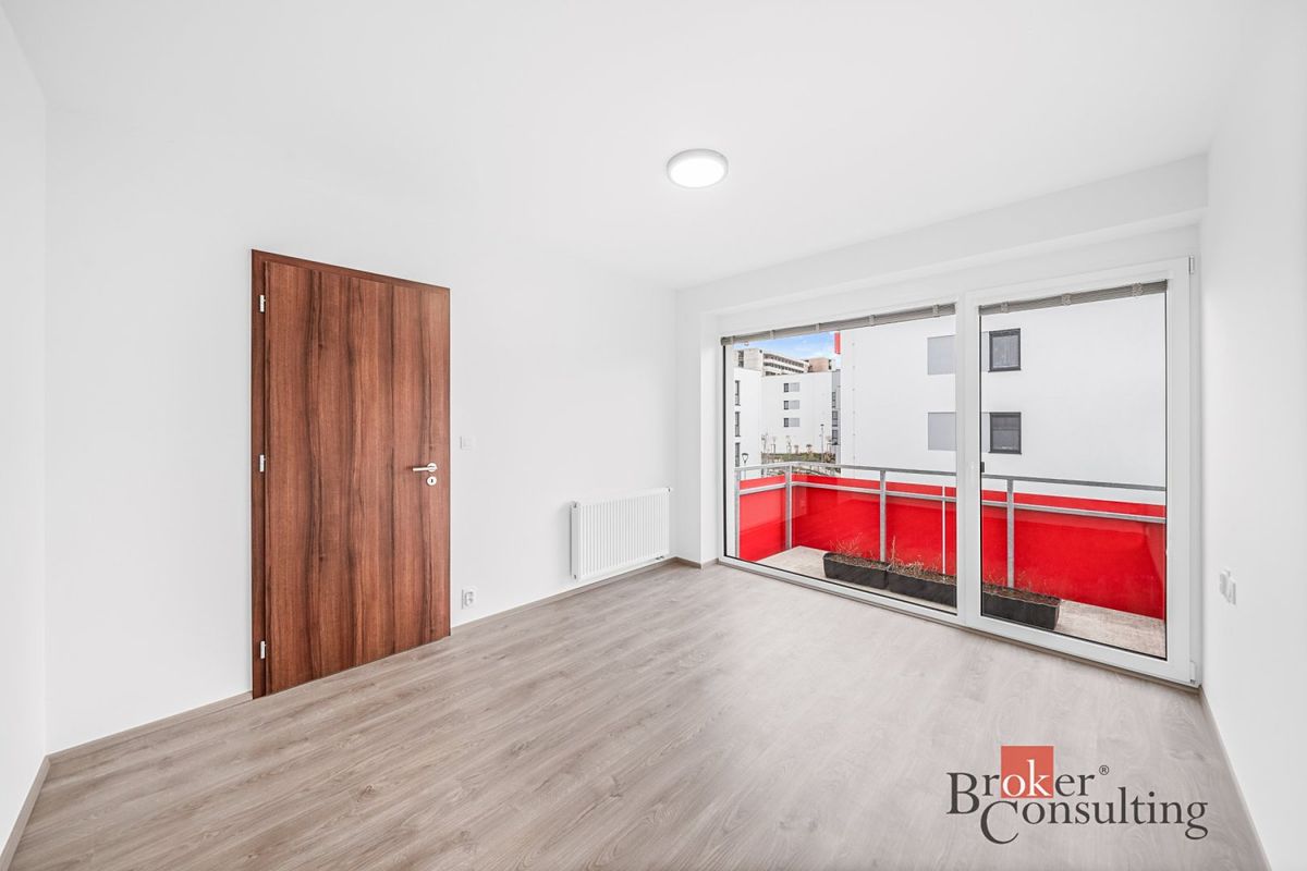 Pronájem bytu 2+kk 56 m² – fotografie 4