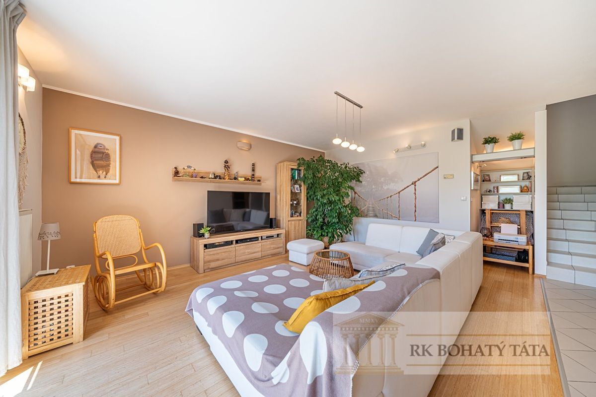 Prodej rodinného domu 192 m², pozemek 324 m² – fotografie 4