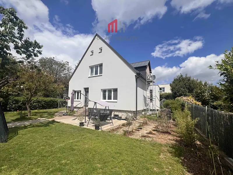 Prodej rodinného domu 150 m², pozemek 720 m², Praha – náhled fotky 2