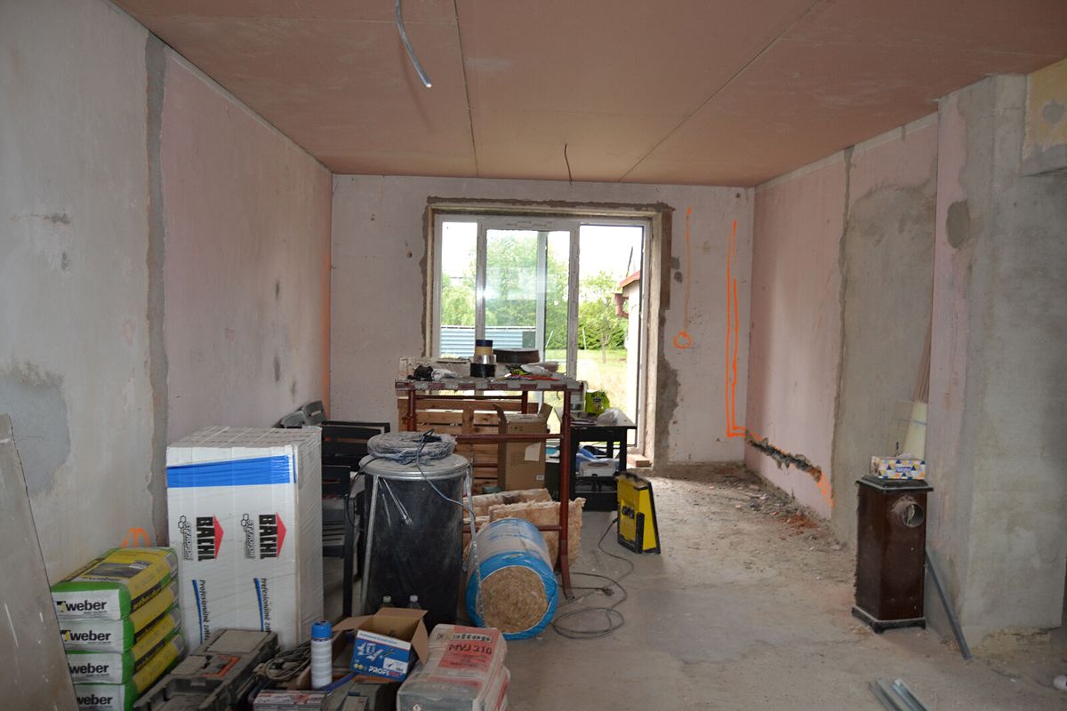 Prodej rodinného domu 200 m², pozemek 889 m² – fotografie 2