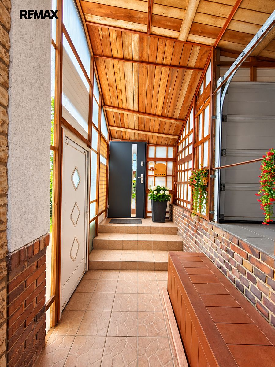 Prodej vícegeneračního domu 230 m², pozemek 830 m² – fotografie 3