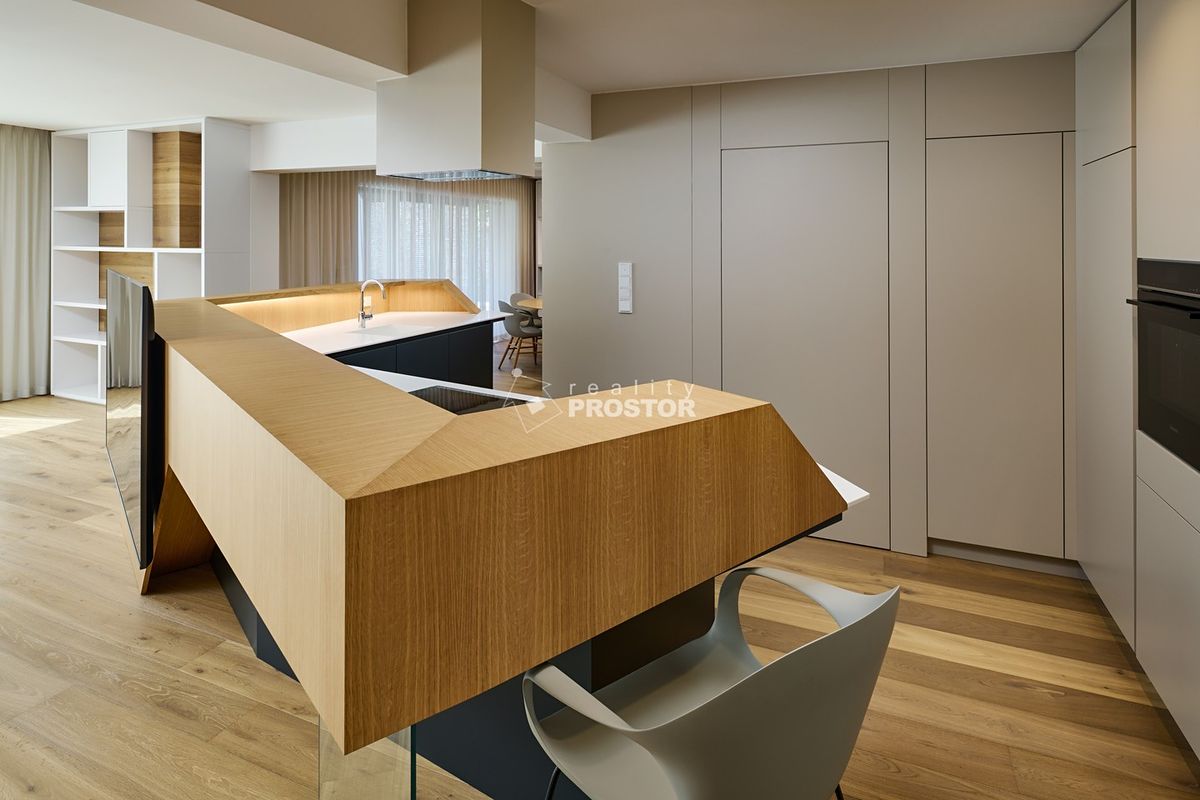 Pronájem rodinného domu 433 m², pozemek 454 m² – fotografie 5