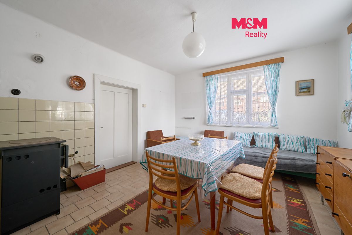 Prodej rodinného domu 240 m², pozemek 935 m²