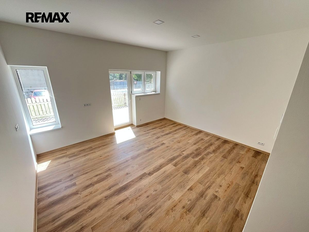 Pronájem bytu 1+kk 34 m² – fotografie 4