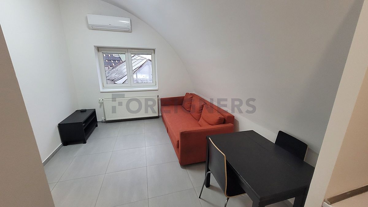 Pronájem bytu 2+kk 41 m² – fotografie 3