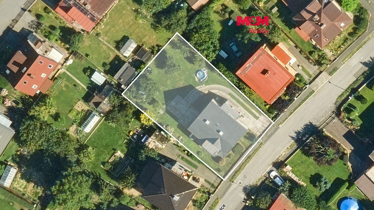 Prodej rodinného domu 240 m², pozemek 703 m²