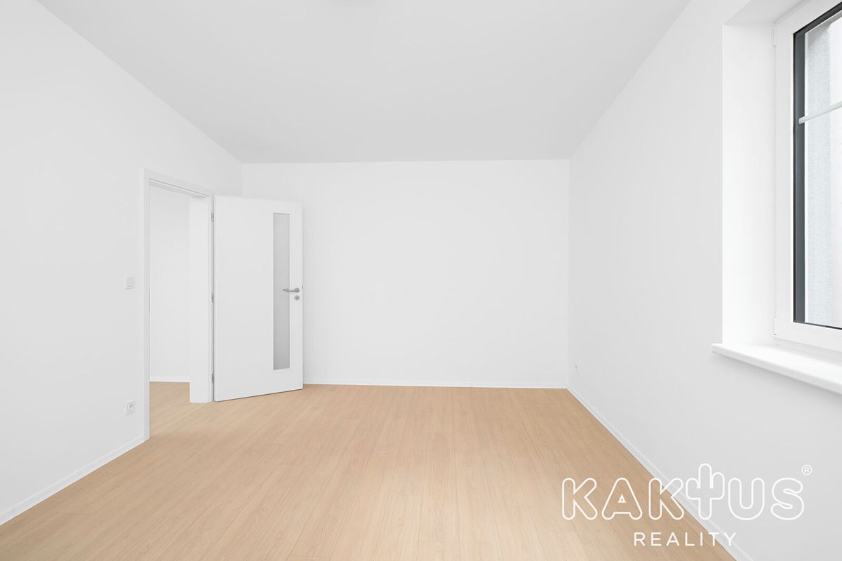 Pronájem bytu 2+kk 72 m² – fotografie 3