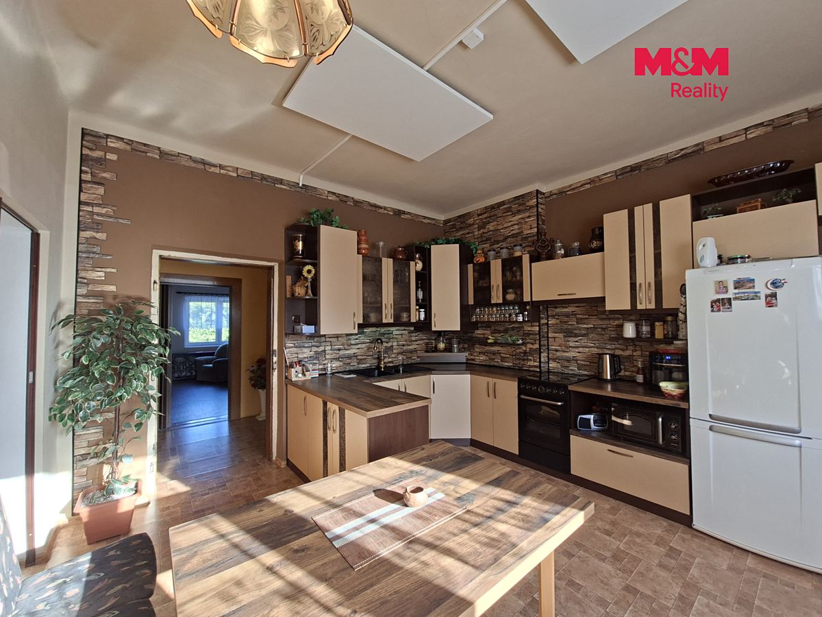 Prodej rodinného domu 120 m², pozemek 1648 m² – fotografie 2