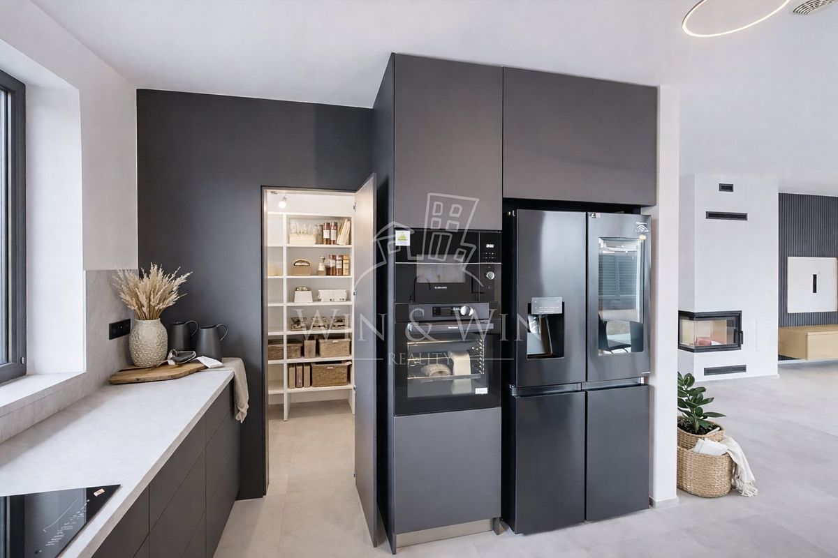 Prodej rodinného domu 145 m², pozemek 925 m² – fotografie 5