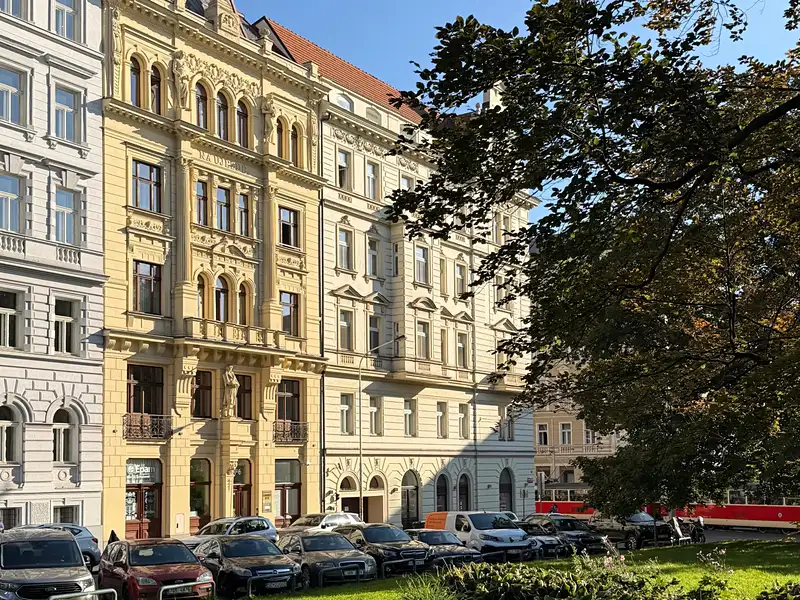 Pronájem kanceláře 152 m², Praha – náhled fotky 1