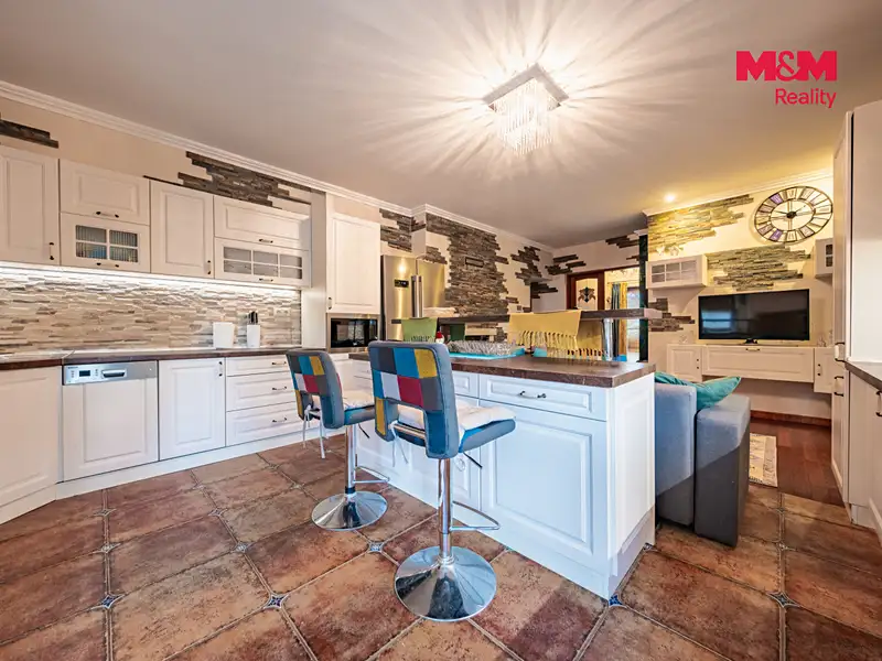 Prodej rodinného domu 325 m², pozemek 851 m², Úvaly – náhled fotky 2