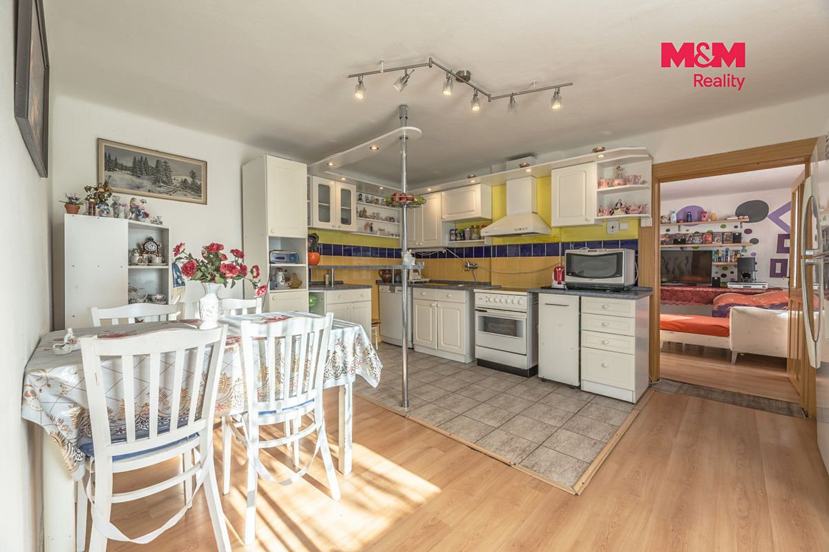 Prodej rodinného domu 160 m², pozemek 222 m² – fotografie 2