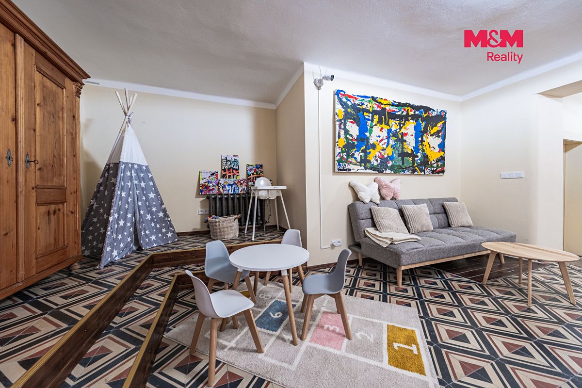 Pronájem rodinného domu 300 m², pozemek 240 m² – fotografie 4