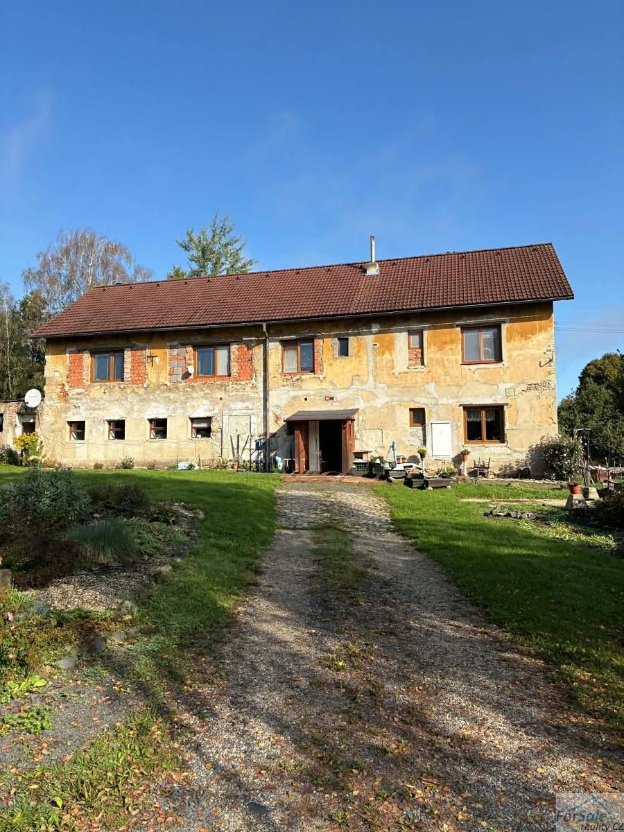 Prodej rodinného domu 283 m², pozemek 2200 m²