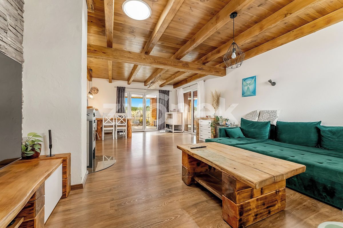 Prodej rodinného domu 191 m², pozemek 1000 m² – fotografie 3