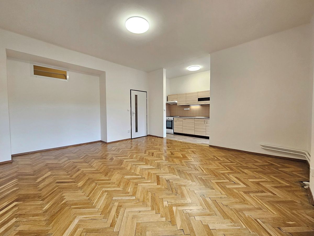 Pronájem bytu 1+kk 43 m² – fotografie 2