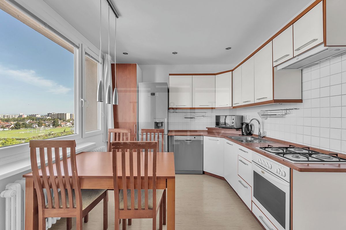 Pronájem bytu 3+kk 77 m²