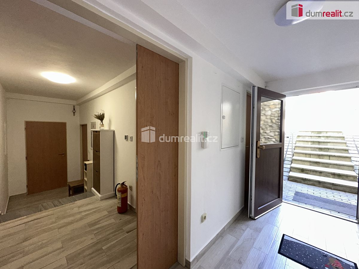 Pronájem bytu 1+1 30 m² – fotografie 2