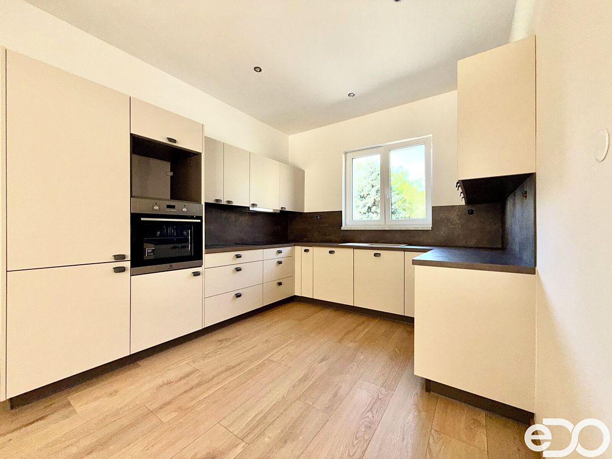 Pronájem rodinného domu 136 m², pozemek 78 m² – fotografie 2