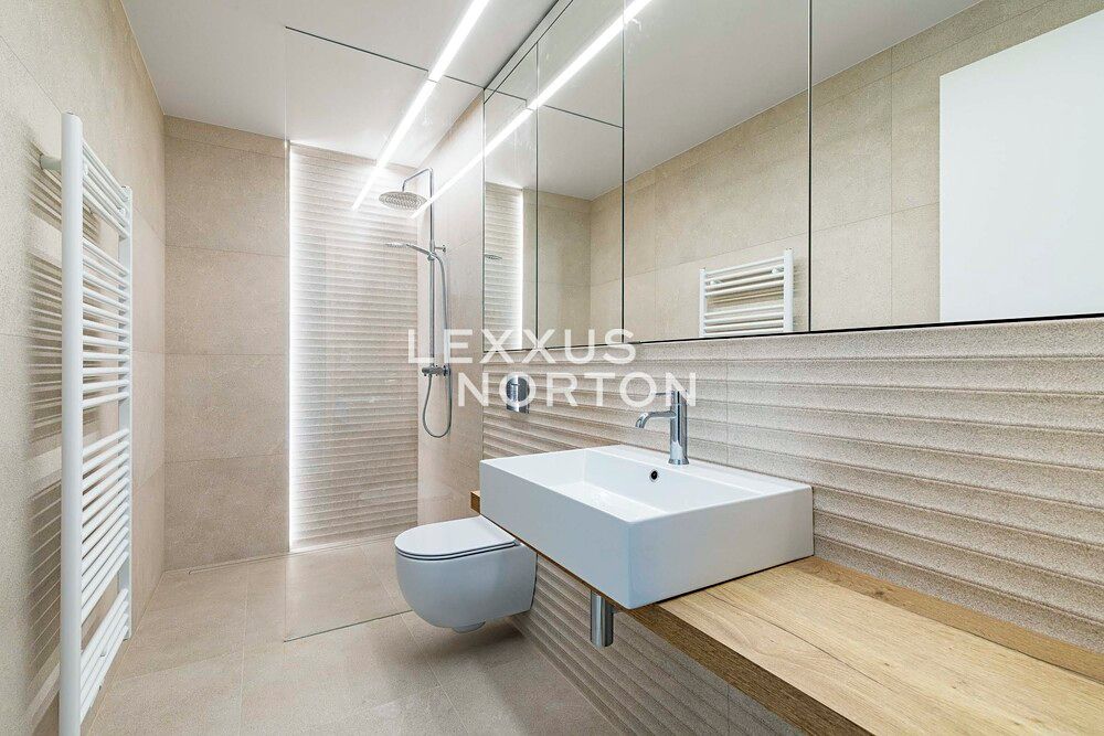 Prodej rodinného domu 231 m², pozemek 446 m² – fotografie 3