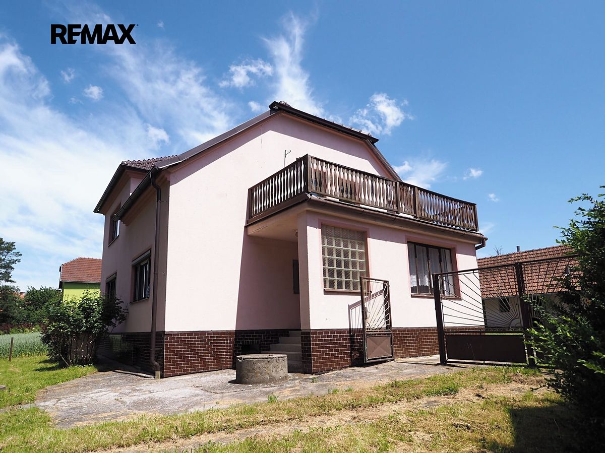 Pronájem rodinného domu 197 m², pozemek 1010 m²