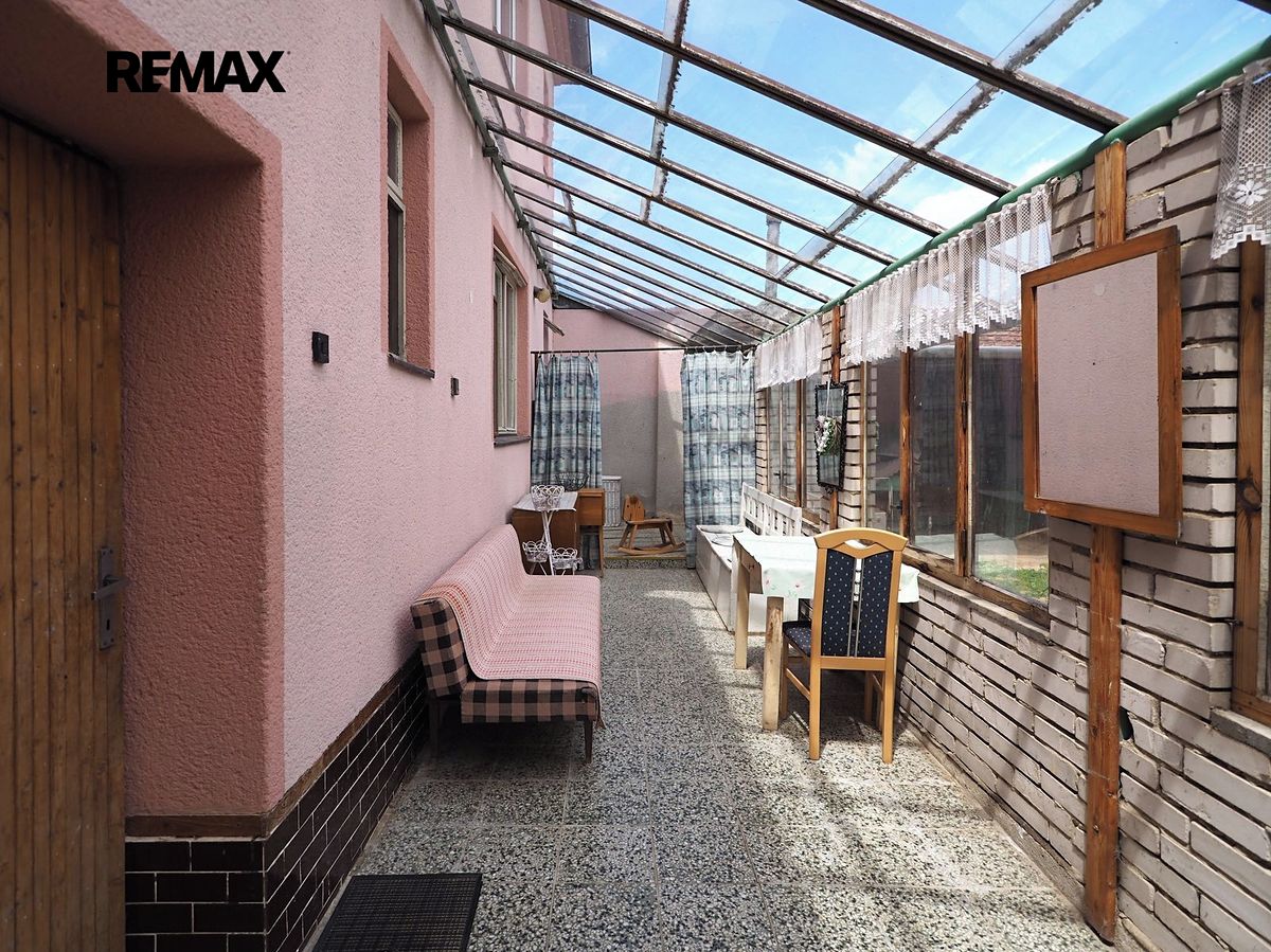 Pronájem rodinného domu 197 m², pozemek 1010 m² – fotografie 4