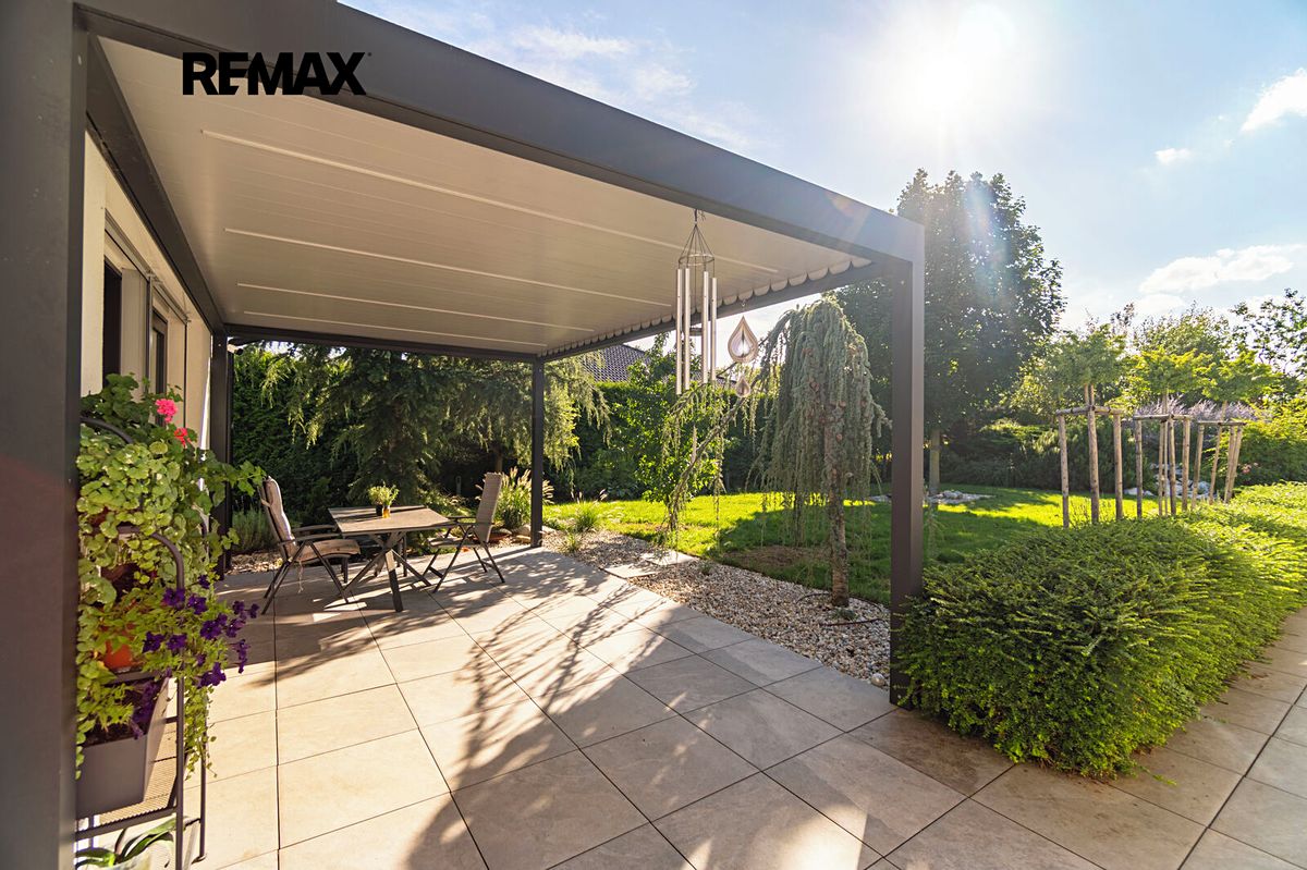 Prodej rodinného domu 233 m², pozemek 1279 m² – fotografie 3