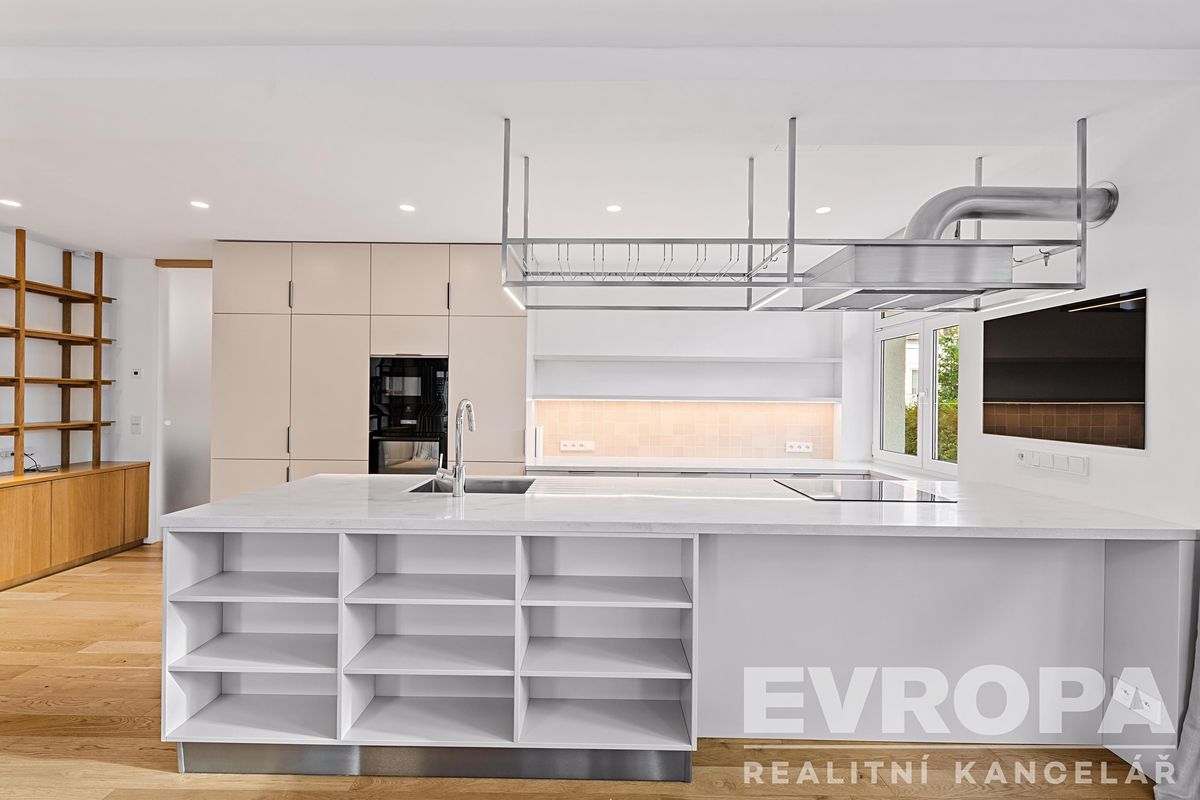 Pronájem bytu 4+kk 113 m² – fotografie 3