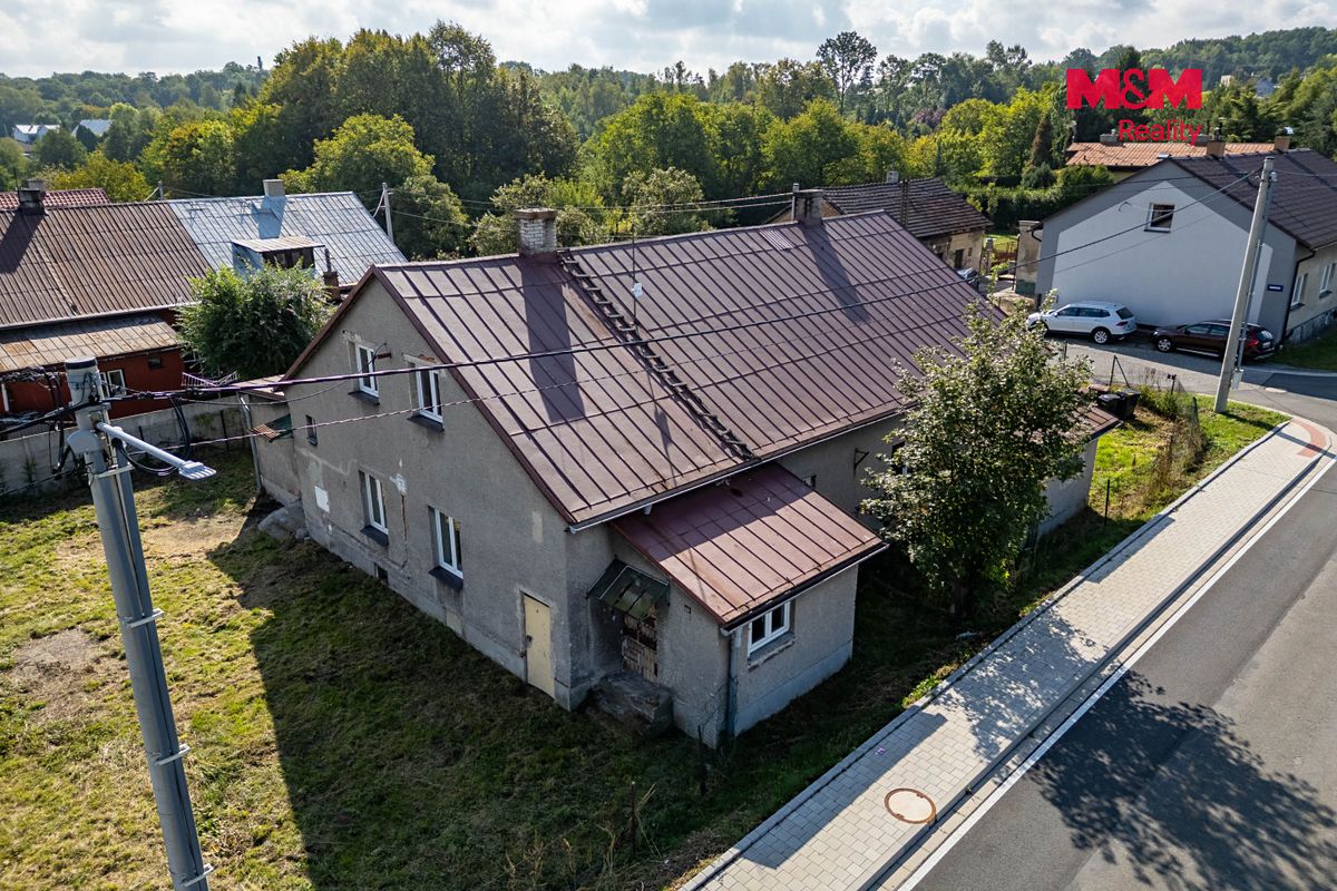 Prodej rodinného domu 410 m², pozemek 838 m² – fotografie 2