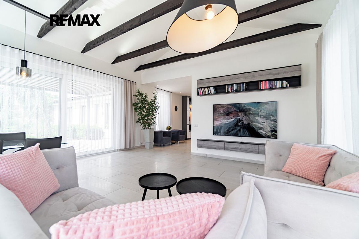 Prodej rodinného domu 233 m², pozemek 1279 m² – fotografie 5