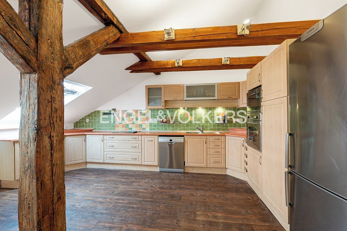 Pronájem bytu 4+kk 144 m² – fotografie 2