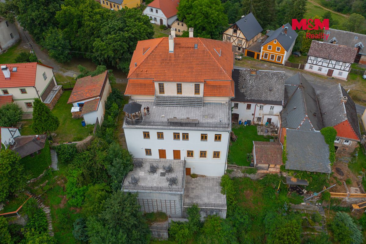 Prodej rodinného domu 1250 m², pozemek 2106 m² – fotografie 3