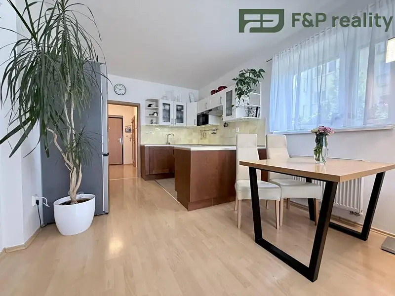 Prodej bytu 3+kk 63 m², Praha – náhled fotky 2