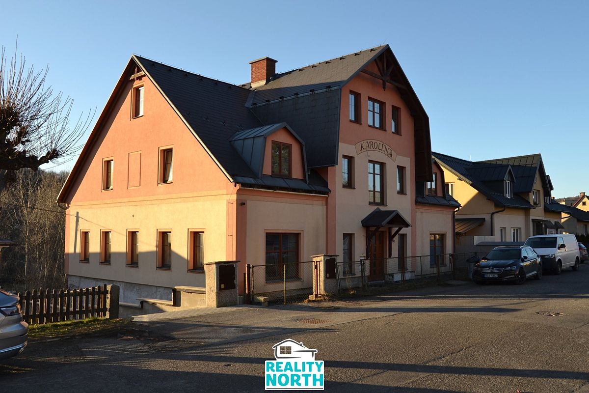 Prodej rodinného domu 690 m², pozemek 611 m²