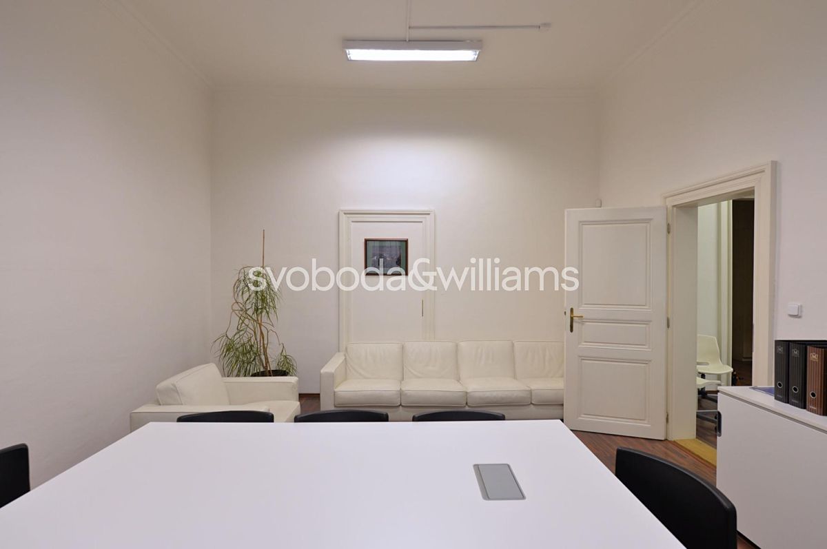 Pronájem kanceláře 228 m² – fotografie 3