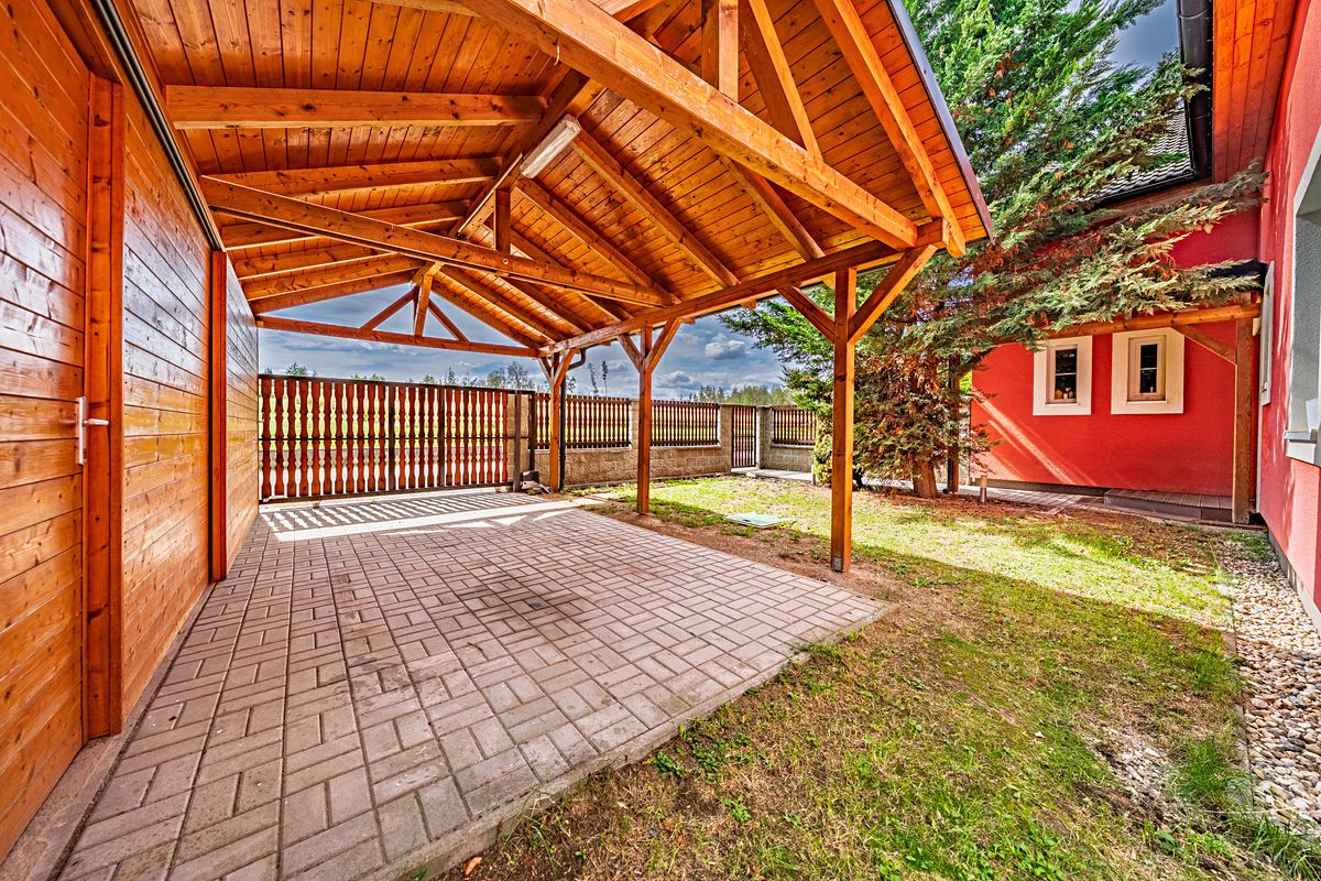 Prodej rodinného domu 212 m², pozemek 475 m² – fotografie 2