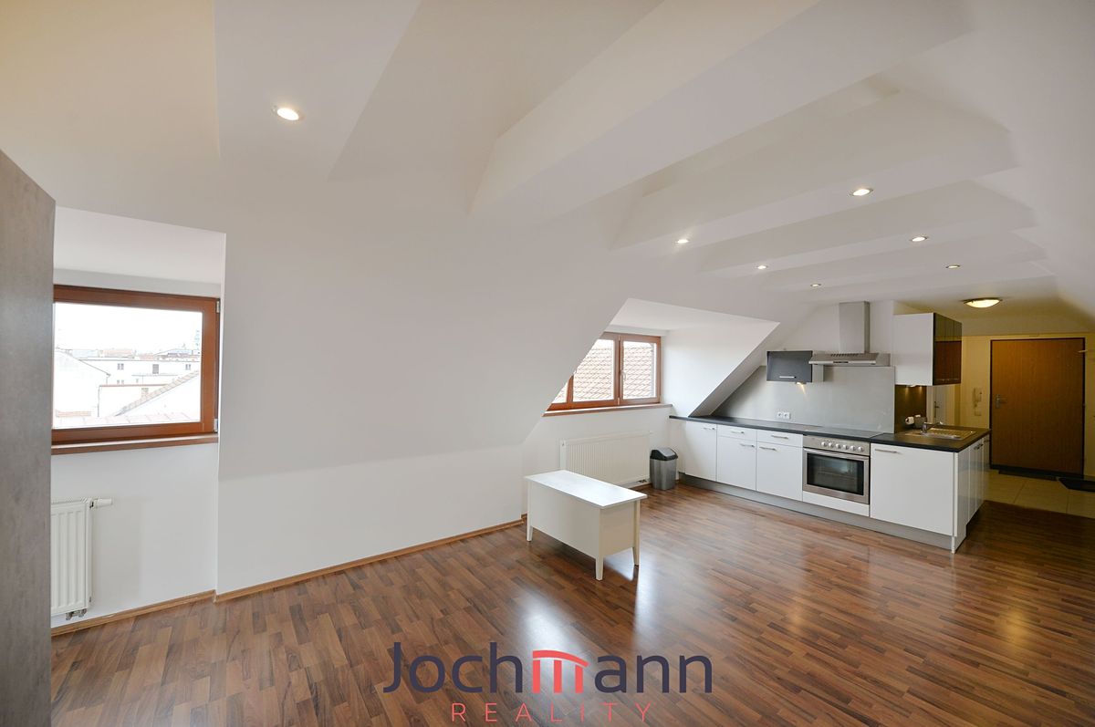 Pronájem bytu 1+kk 62 m² – fotografie 3