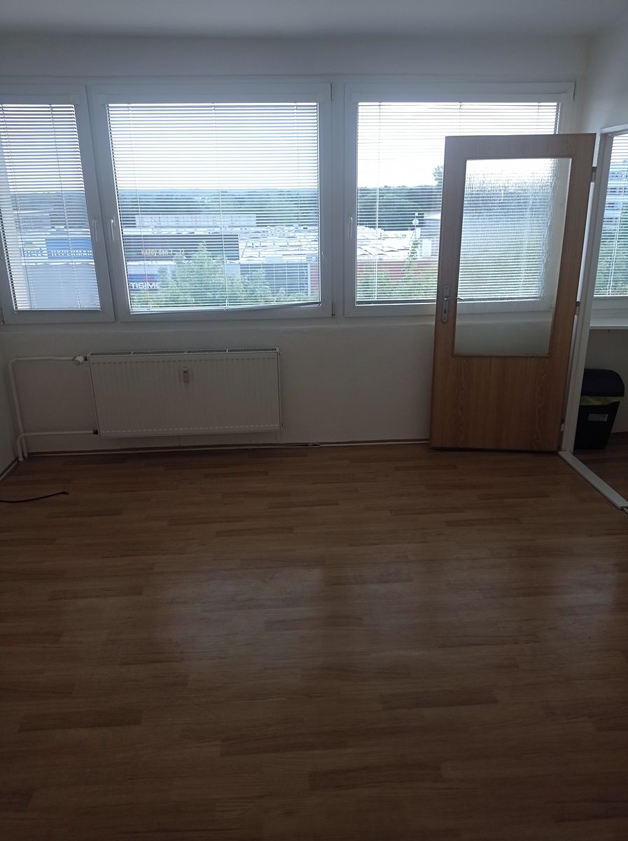 Pronájem bytu 1+kk 27 m² – fotografie 3