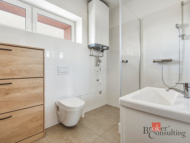 Pronájem bytu 1+kk, 36 m² (9 z 14)