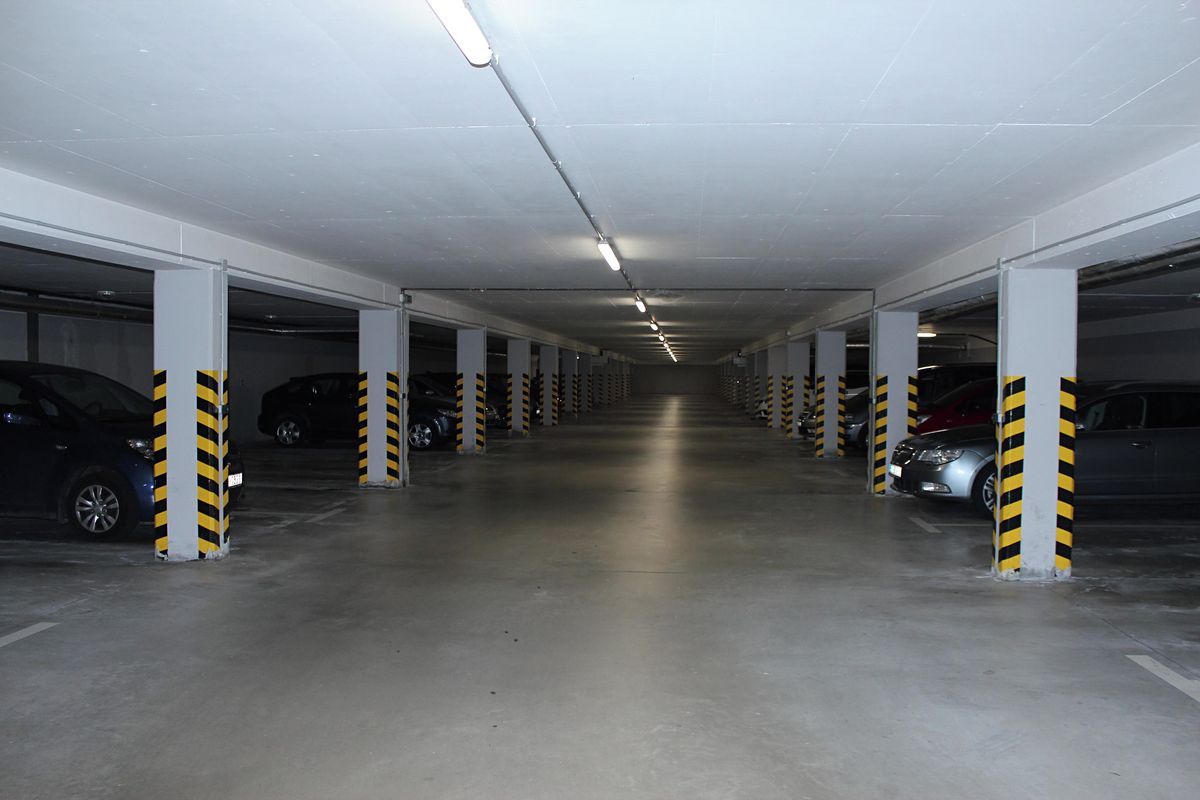 Pronájem garážového stání 20 m²