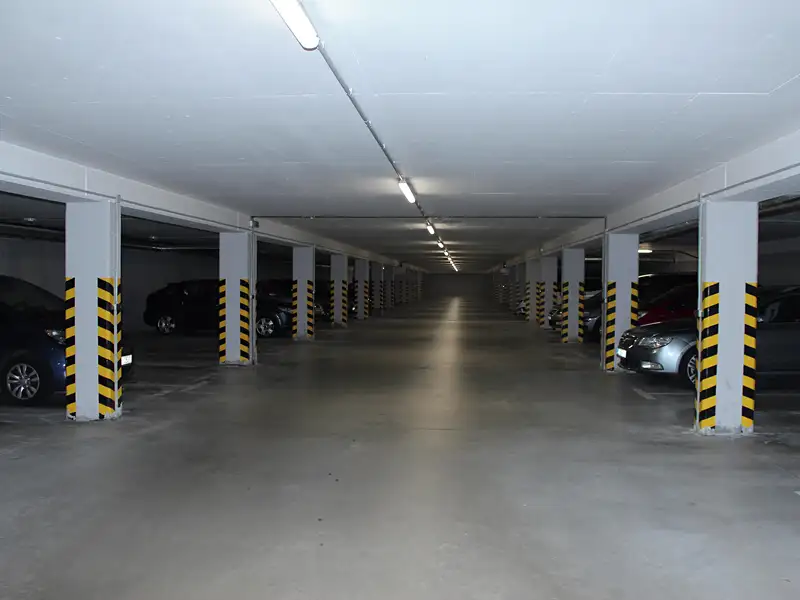 Pronájem garážového stání 20 m², Zlín – náhled fotky 1