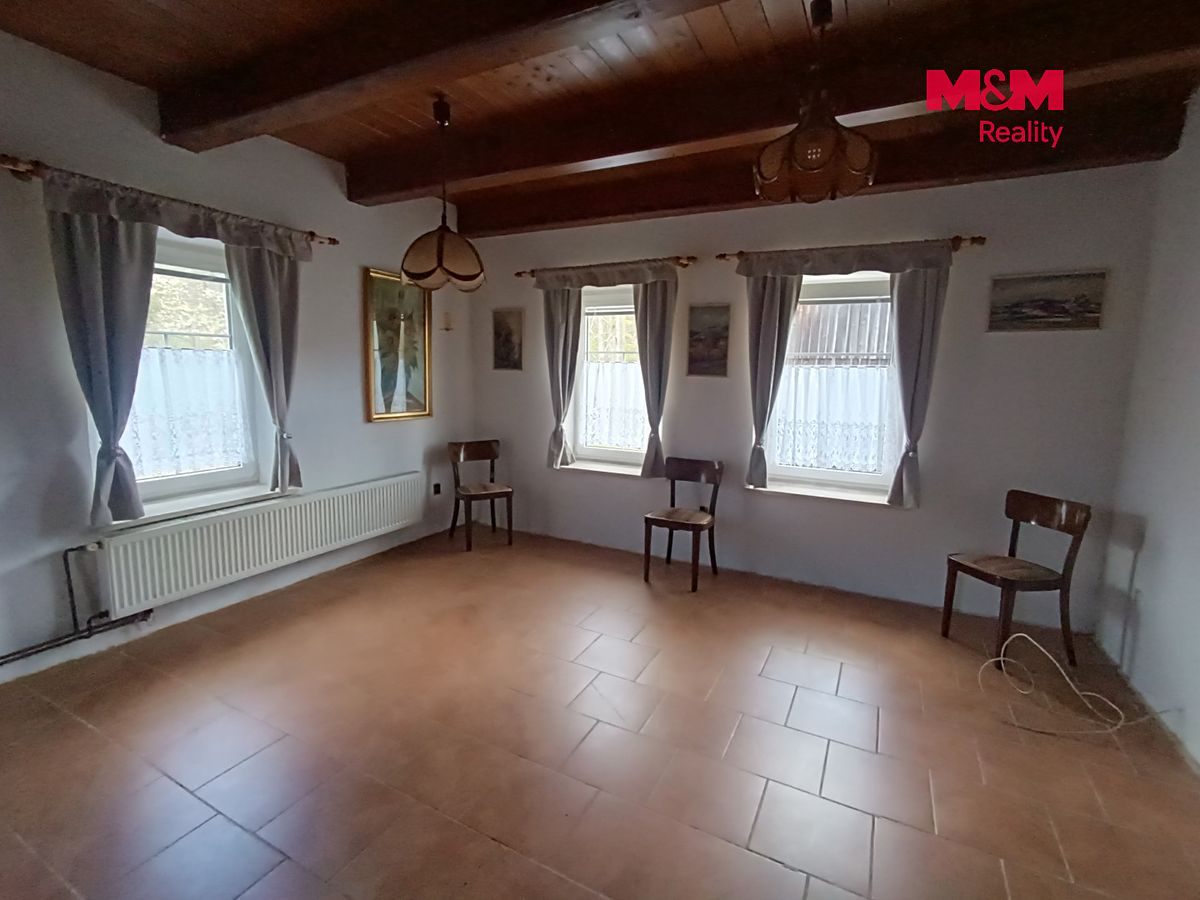 Prodej rodinného domu 220 m², pozemek 1740 m² – fotografie 5