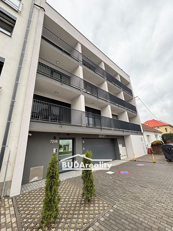 Pronájem bytu 2+kk 52 m² – fotografie 2