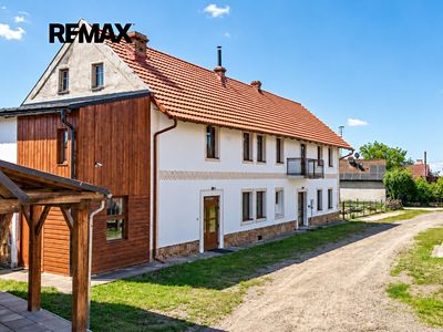 Prodej rodinného domu 320 m², pozemek 9289 m²